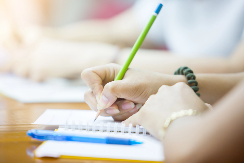 El verbo: qué es, cómo se usa y ejemplos