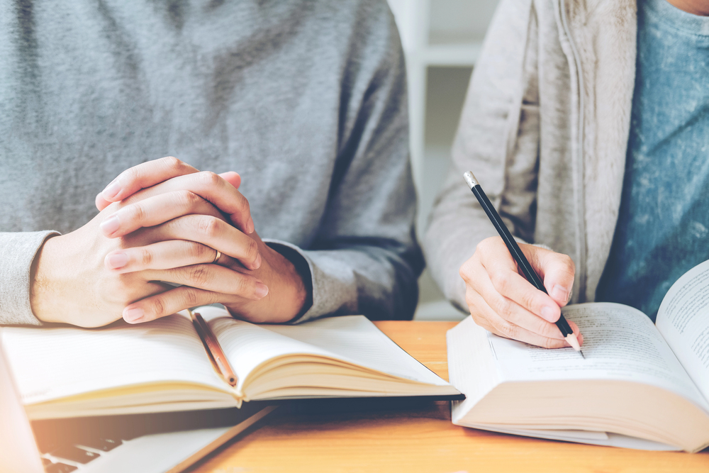 ¿Cuándo sí y cuándo no? Aprende el uso correcto de mayúsculas en español