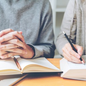 ¿Cuándo sí y cuándo no? Aprende el uso correcto de mayúsculas en español